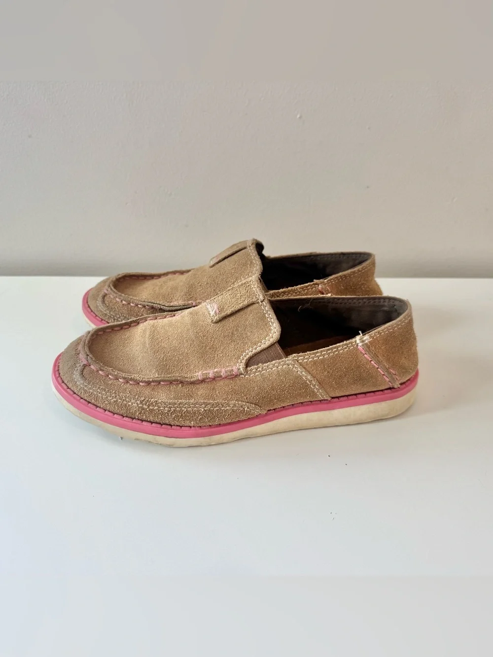 Ariat Sz 1 Girls Cruiser Shoes Slip On Light Brown with Pink Accents
